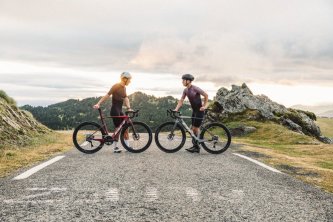 Objevte nové silniční elektrokolo, které vám otevře dveře do světa neskutečné lehkosti a designové krásy!