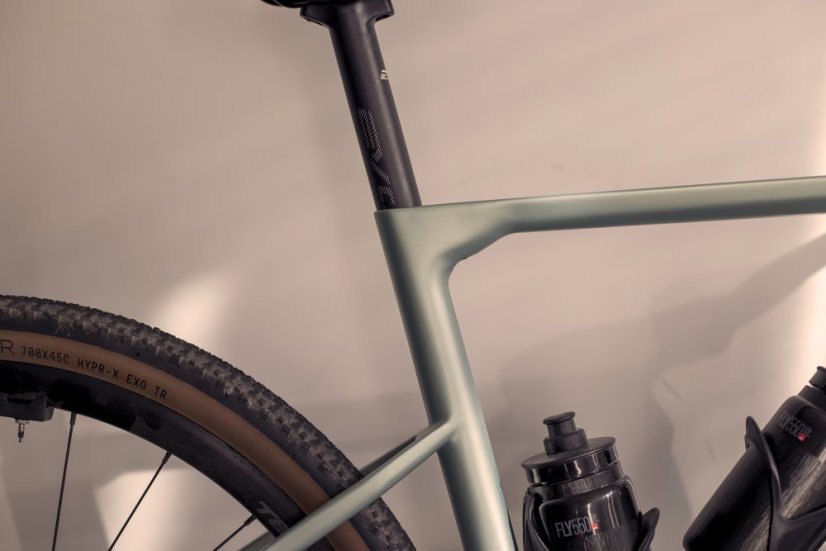 BH IGRAVELX NX CARBON 2.9 - Barva: GVG, Velikost: M