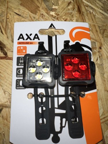 AXA NITELINE 44 set přední a zadní LED světlo