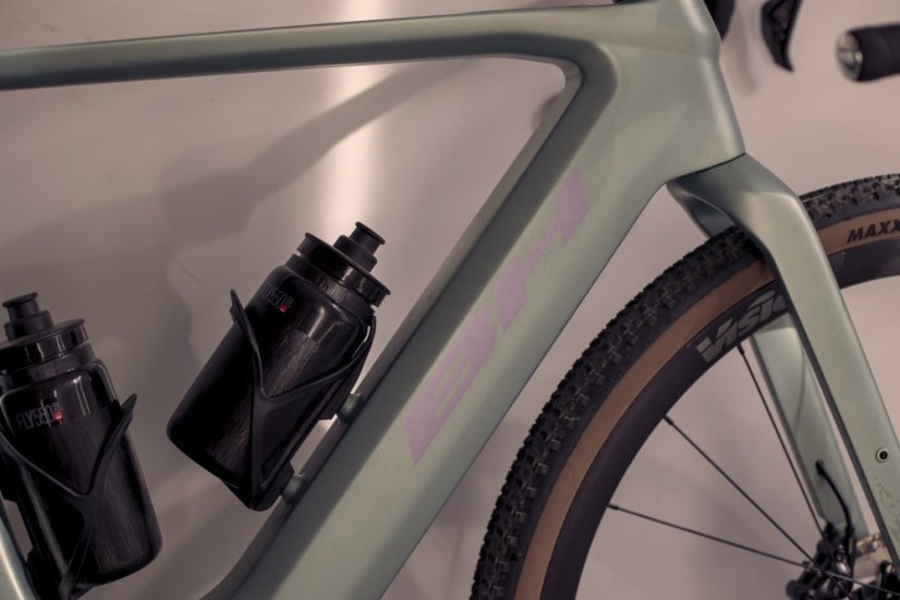 BH IGRAVELX NX CARBON 2.9 - Barva: GVG, Velikost: M
